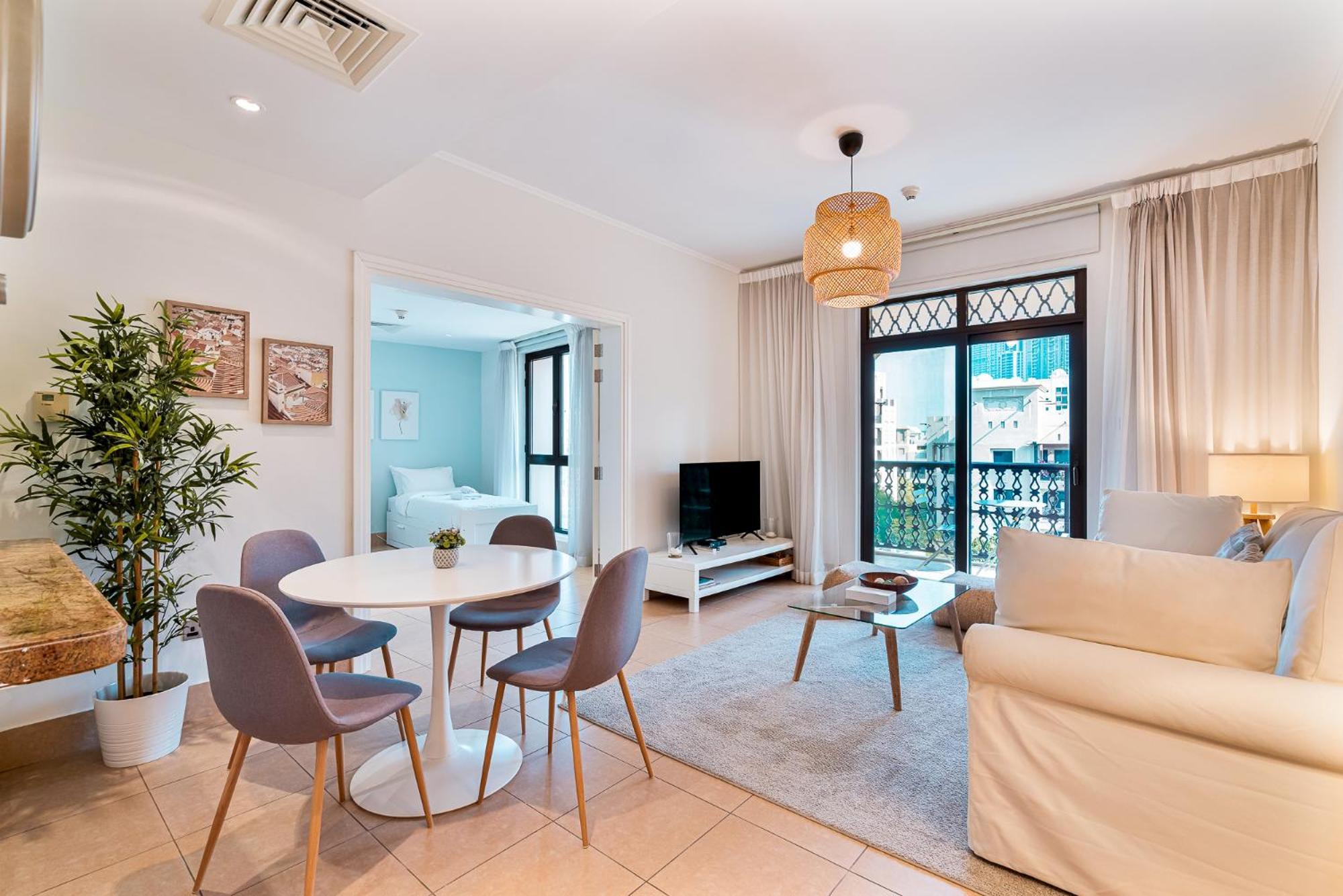 Downtown 2br With Iconic Burj Khalifa Views *