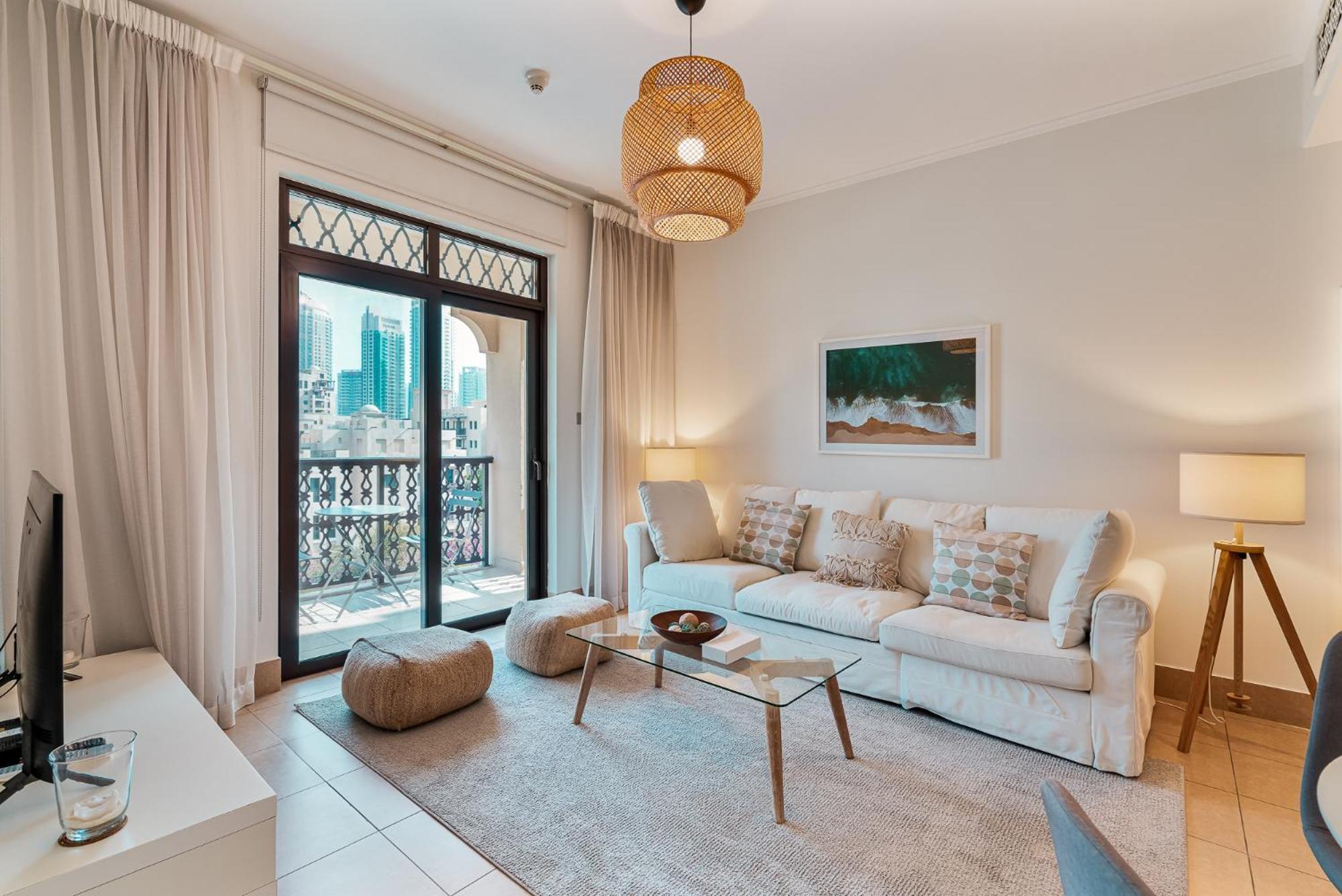 Downtown 2br With Iconic Burj Khalifa Views Dubai