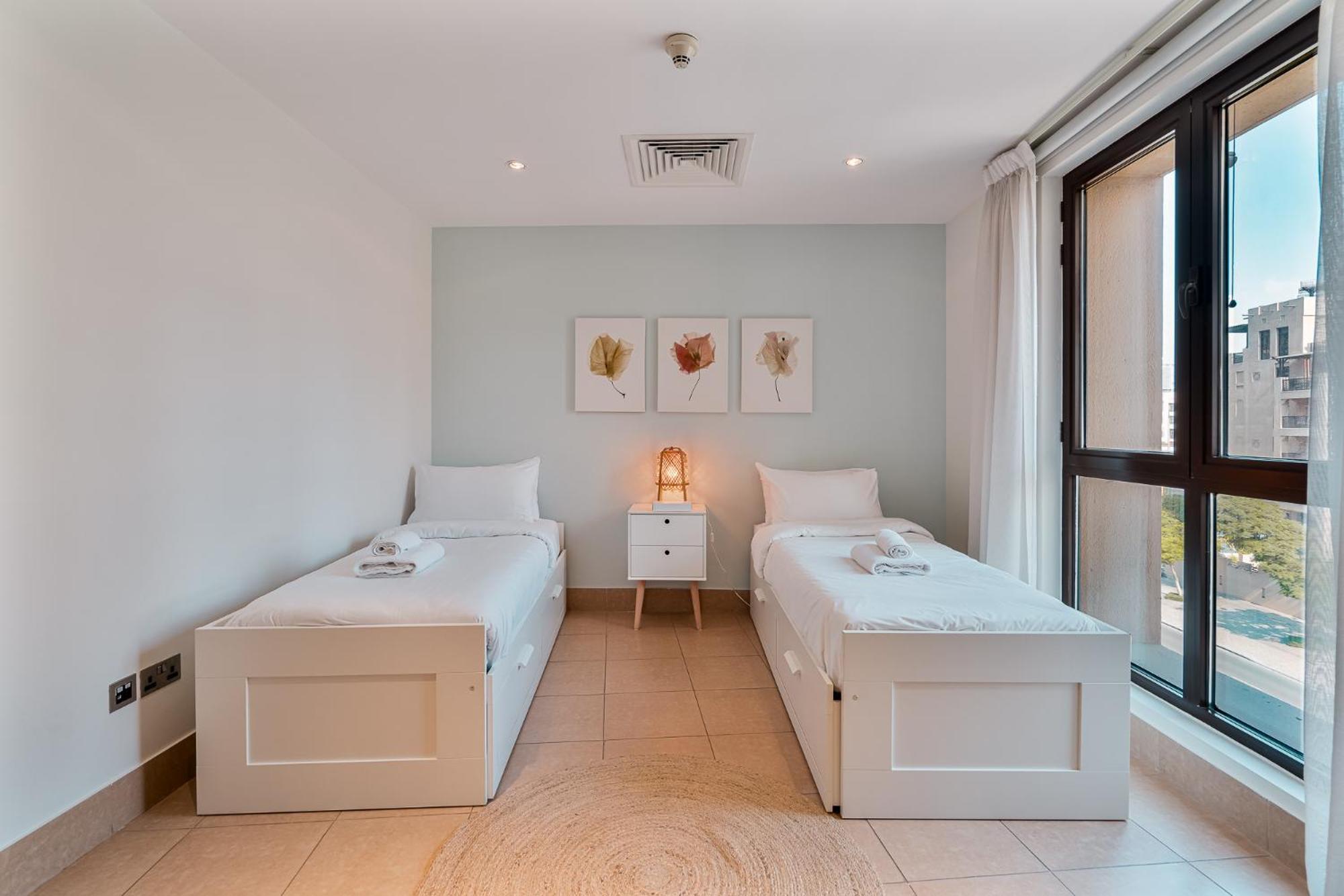 Downtown 2br With Iconic Burj Khalifa Views * Dubai
