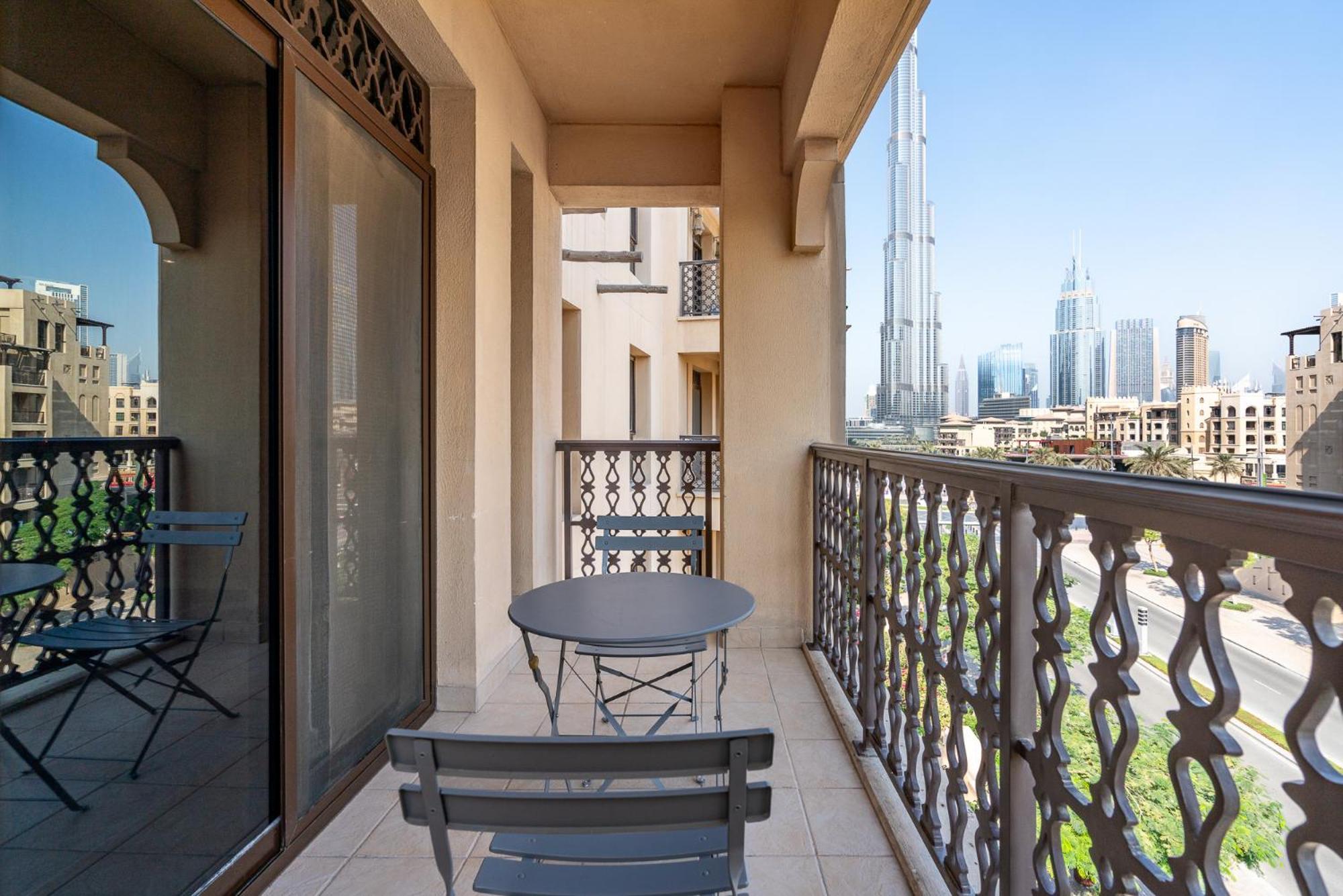 Downtown 2br With Iconic Burj Khalifa Views Apartment Dubai