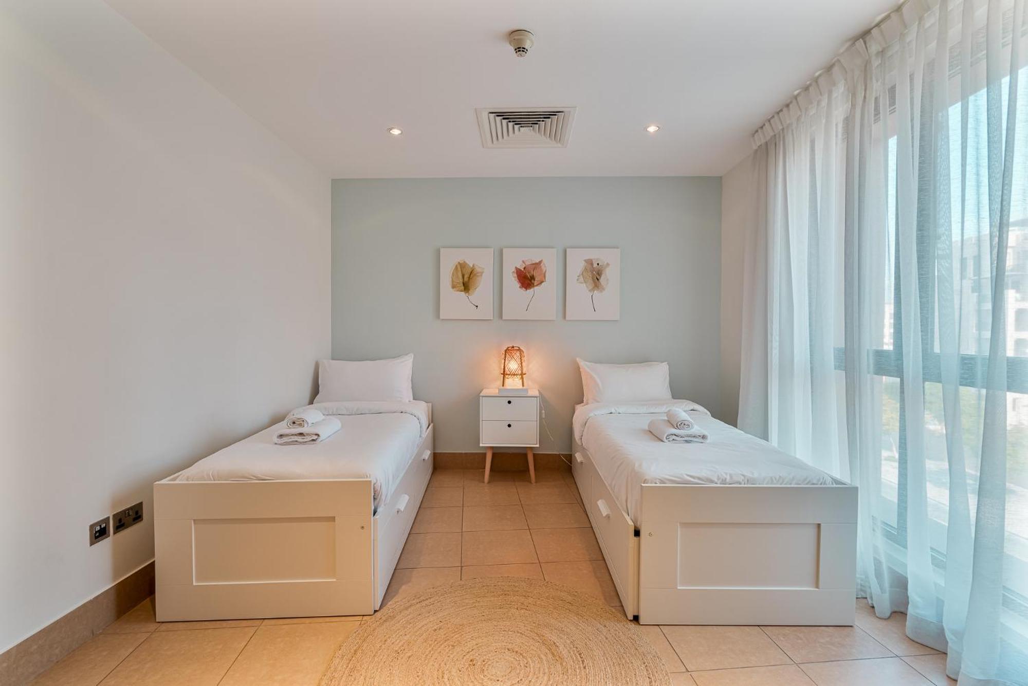 Downtown 2br With Iconic Burj Khalifa Views Apartment